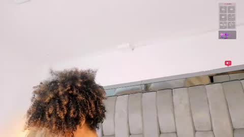 Snapshot of _curly_girl_ chatting on July 2, 3:17 am online show from July 2, 3:17 am