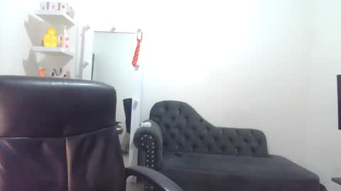 Snapshot of _cute_katy_ chatting on December 10, 6:33 am Katherine   Shedule  10pm -4 am  Colombia hour online show from December 10, 6:33 am