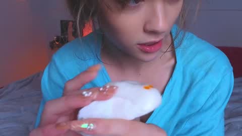 DemiDee online show from January 2, 11:41 am