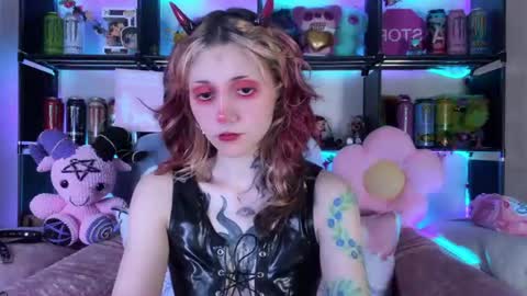 Snapshot of _devilbaby chatting on June 10, 7:13 pm Kate online show from June 10, 7:13 pm