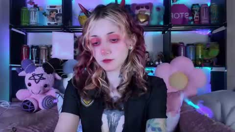 Snapshot of _devilbaby chatting on June 12, 10:08 pm Kate online show from June 12, 10:08 pm