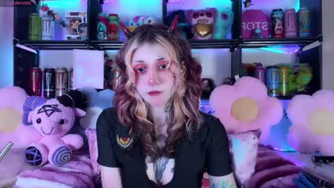 Snapshot of _devilbaby chatting on July 21, 7:38 pm Kate online show from July 21, 7:38 pm