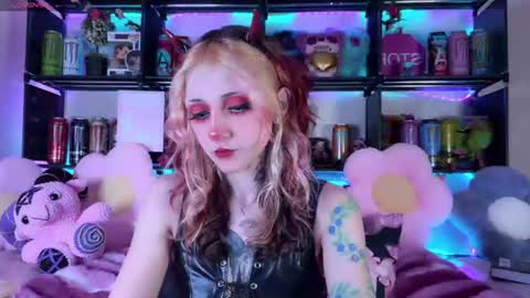 Snapshot of _devilbaby chatting on July 30, 7:24 pm Kate online show from July 30, 7:24 pm