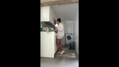  elena barra online show from September 18, 10:28 am