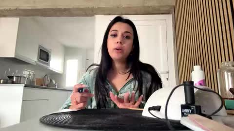 Snapshot of _elena_barra chatting on April 2, 1:20 pm elena barra online show from April 2, 1:20 pm