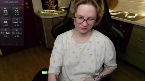 Snapshot of _elven_dreams__ chatting on May 21, 6:59 pm chloue and Gretta online show from May 21, 6:59 pm