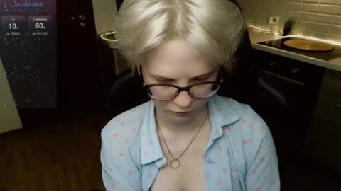 Snapshot of _elven_dreams__ chatting on June 23, 7:56 pm chloue and Gretta online show from June 23, 7:56 pm
