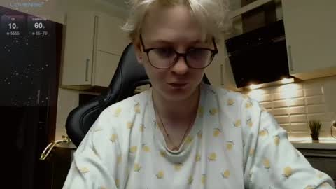 Snapshot of _elven_dreams__ chatting on July 2, 8:48 pm chloue and Gretta online show from July 2, 8:48 pm