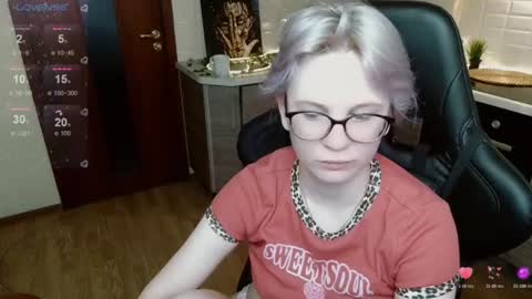 Snapshot of _elven_dreams__ chatting on July 12, 6:21 pm chloue and Gretta online show from July 12, 6:21 pm