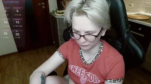Snapshot of _elven_dreams__ chatting on July 18, 8:34 pm chloue and Gretta online show from July 18, 8:34 pm