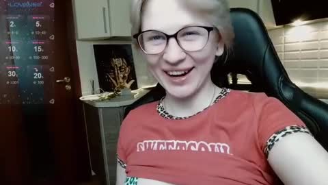 Snapshot of _elven_dreams__ chatting on July 24, 6:28 pm chloue and Gretta online show from July 24, 6:28 pm