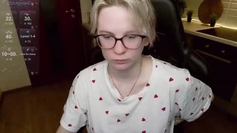 Snapshot of _elven_dreams__ chatting on July 25, 7:00 pm chloue and Gretta online show from July 25, 7:00 pm