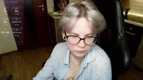 Snapshot of _elven_dreams__ chatting on July 31, 6:51 pm chloue and Gretta online show from July 31, 6:51 pm