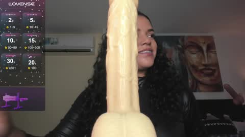 Snapshot of _emily_perez chatting on January 23, 7:07 pm _emily_perez online show from January 23, 7:07 pm