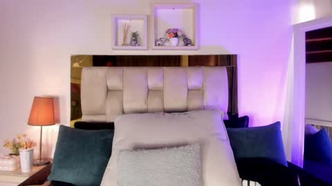 Isabella online show from April 10, 12:10 pm