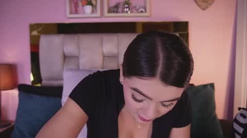 Snapshot of _emily_r chatting on May 27, 12:02 pm Isabella online show from May 27, 12:02 pm