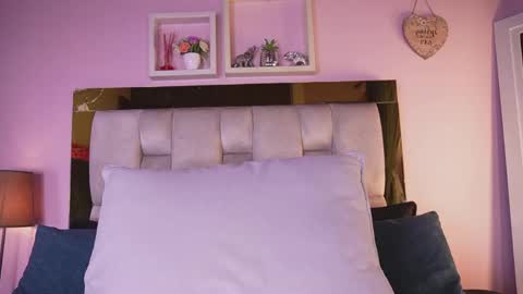 Snapshot of _emily_r chatting on May 28, 12:13 pm Isabella online show from May 28, 12:13 pm