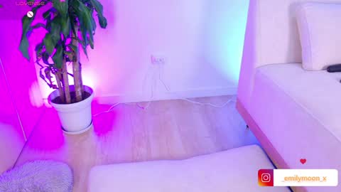 Snapshot of _emilymoon_x chatting on May 19, 1:56 am Emi online show from May 19, 1:56 am