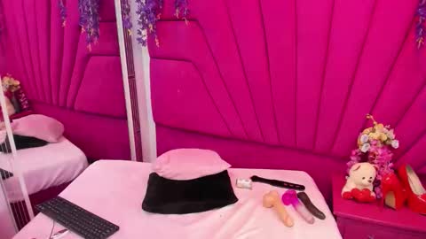 emily  online show from June 4, 2:12 pm