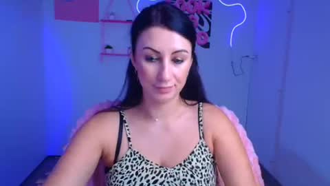 Snapshot of _emma_lay chatting on November 1, 12:51 pm Emma online show from November 1, 12:51 pm