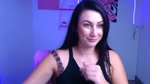 Snapshot of _emma_lay chatting on November 28, 12:41 pm Emma online show from November 28, 12:41 pm