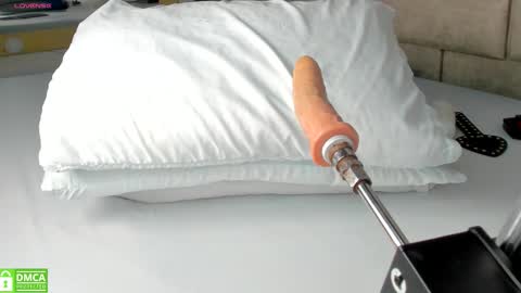 Snapshot of _eris_rose chatting on December 4, 8:28 pm _eris_rose online show from December 4, 8:28 pm