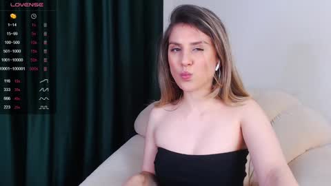 Snapshot of _esmeraldiyaa_ chatting on December 27, 8:50 pm _esmeraldiyaa_ online show from December 27, 8:50 pm