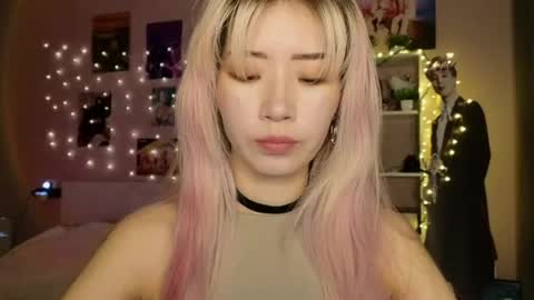 EveEva online show from April 18, 1:09 am