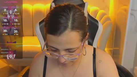 Snapshot of _evoni_b chatting on November 14, 1:59 am evoni online show from November 14, 1:59 am