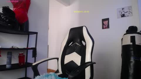 Snapshot of _exa_ chatting on February 16, 12:10 pm Exa help me position myself with your thumb up thanks online show from February 16, 12:10 pm