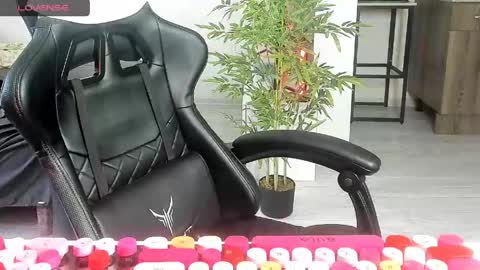 Snapshot of _feralberry__ chatting on June 8, 4:24 am Alis online show from June 8, 4:24 am