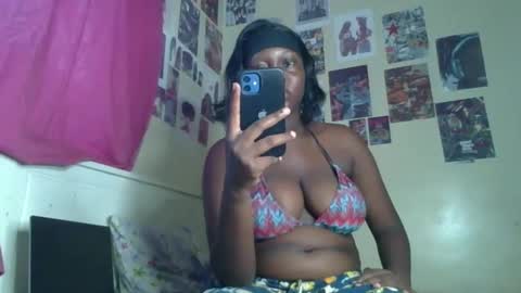 Snapshot of _flirtyfever chatting on April 4, 6:00 am Fever online show from April 4, 6:00 am