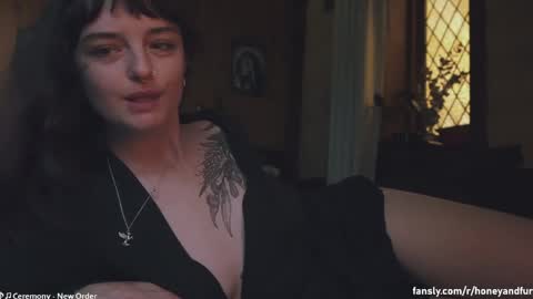 Snapshot of _freckles chatting on May 3, 11:11 pm Jacqui Queen goddess motorcycle mozzarella Jaq next livestream see bio online show from May 3, 11:11 pm