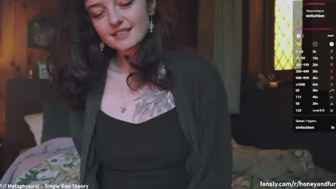 Snapshot of _freckles chatting on May 20, 10:16 pm Jacqui Queen goddess motorcycle mozzarella Jaq next livestream see bio online show from May 20, 10:16 pm