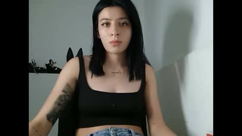 Snapshot of _genesid_dixton chatting on February 12, 1:30 am Mia-foster online show from February 12, 1:30 am