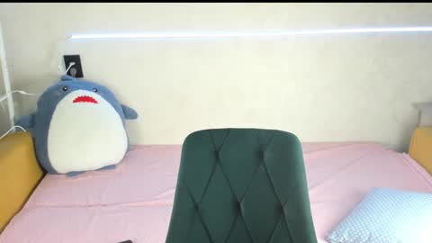 Snapshot of _gingermean_ chatting on December 16, 4:34 am GingerMean online show from December 16, 4:34 am