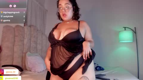 Snapshot of _giovaa_ chatting on March 7, 12:37 am G I O V A online show from March 7, 12:37 am