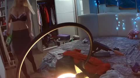 _glamorous_ online show from December 19, 9:06 pm