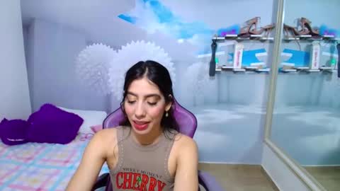 Snapshot of _gold_strawberry_ chatting on May 5, 10:51 pm _gold_strawberry_ online show from May 5, 10:51 pm