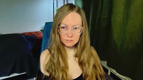 Snapshot of _goldilocks__ chatting on September 26, 7:01 am _goldilocks__ online show from September 26, 7:01 am