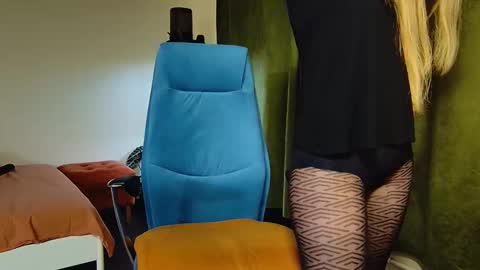 _goldilocks__ online show from November 25, 12:38 pm