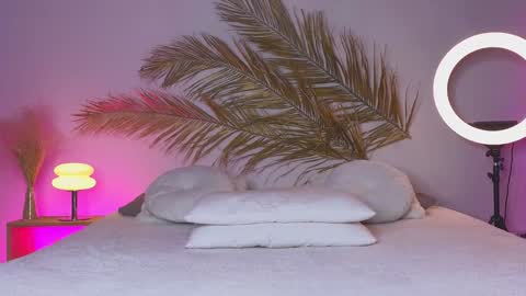 Holly online show from December 21, 5:25 am