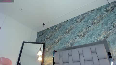 Snapshot of _hollywood_1 chatting on December 15, 8:52 am Hollywood online show from December 15, 8:52 am