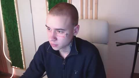 _honeyberry_ online show from March 4, 8:59 pm