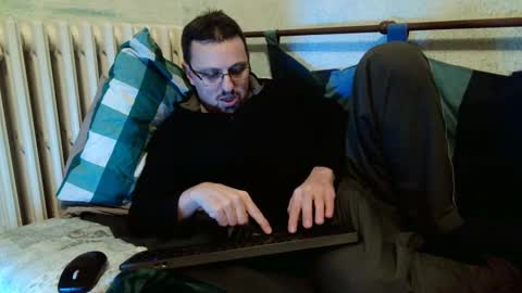 Manuel online show from December 4, 10:51 pm