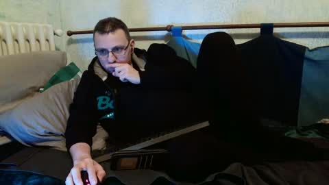 Manuel online show from December 28, 9:30 pm