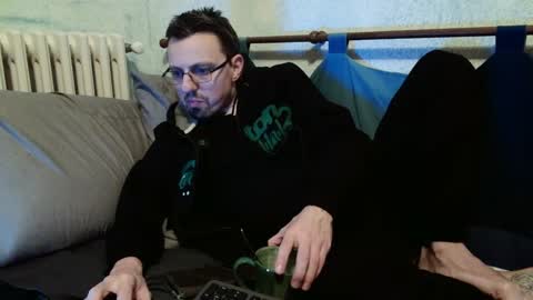 Manuel online show from February 17, 1:25 am