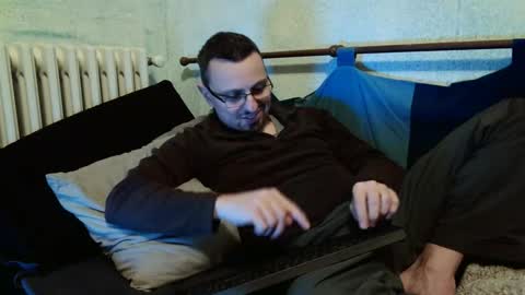 Manuel online show from March 9, 7:59 pm