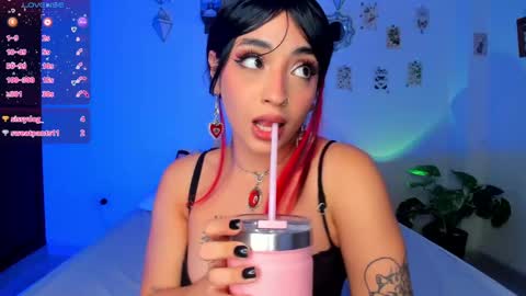 Snapshot of _hotpink chatting on February 27, 11:59 pm Jenn  online show from February 27, 11:59 pm