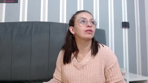 Snapshot of _isaabellaa chatting on January 6, 2:14 pm Isa online show from January 6, 2:14 pm